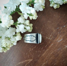 Load image into Gallery viewer, Bloom Ring
