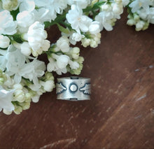 Load image into Gallery viewer, Bloom Ring
